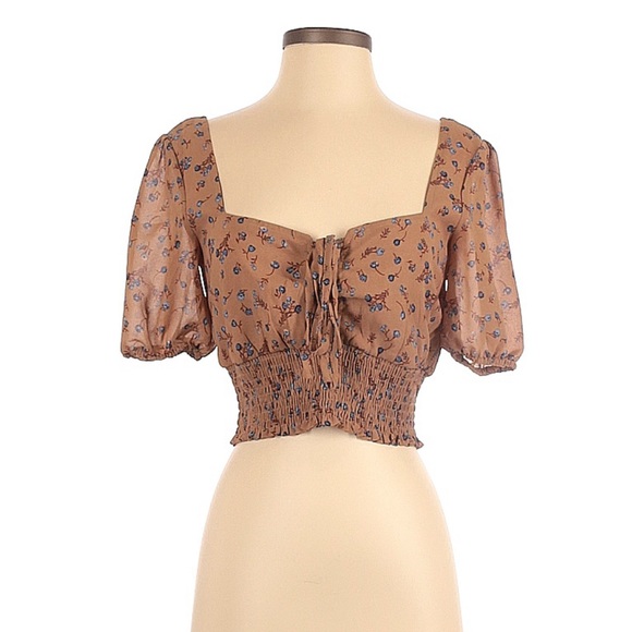 Nasty Gal Tops - Nasty Gal Floral Lace-up, Puff Sleeve Crop Top